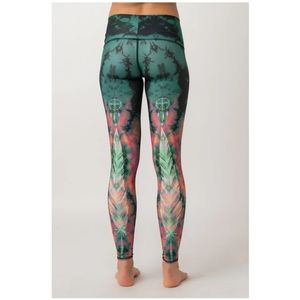 Teeki Leggings Medium Green Feather Dream